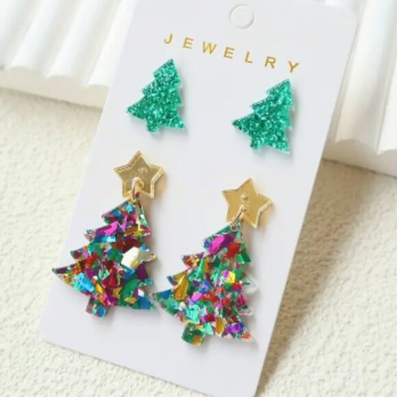 Two piece Holiday Christmas Stud Earring Duo - Resin - NEW - Picture 1 of 3